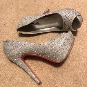 CHARLOTTE RUSSE • Rhinestone Platform Heels Size 8
